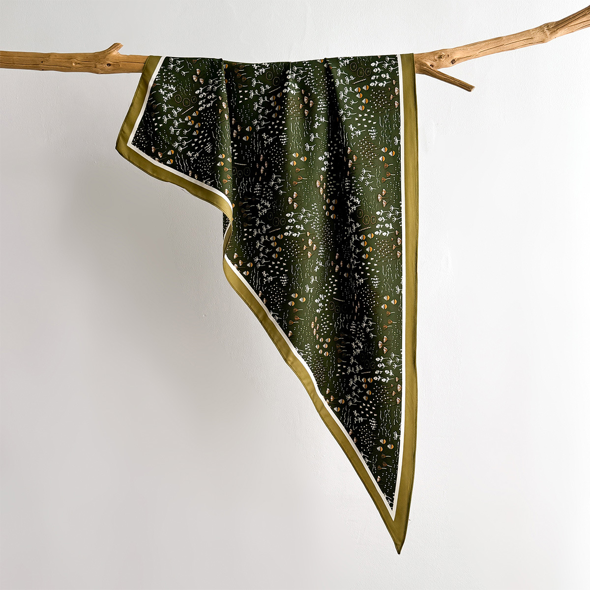 Silk Neck Scarf - ผ้าพันคอสี่เหลี่ยมพิมพ์ลายดอกไม้สำหรับผู้หญิง ผ้าพันคอไหมเทียมเนื้อนุ่ม ผ้าพันคอฮิญาบหรูหรา ผ้าคลุมไหล่แบบหรูหรา
