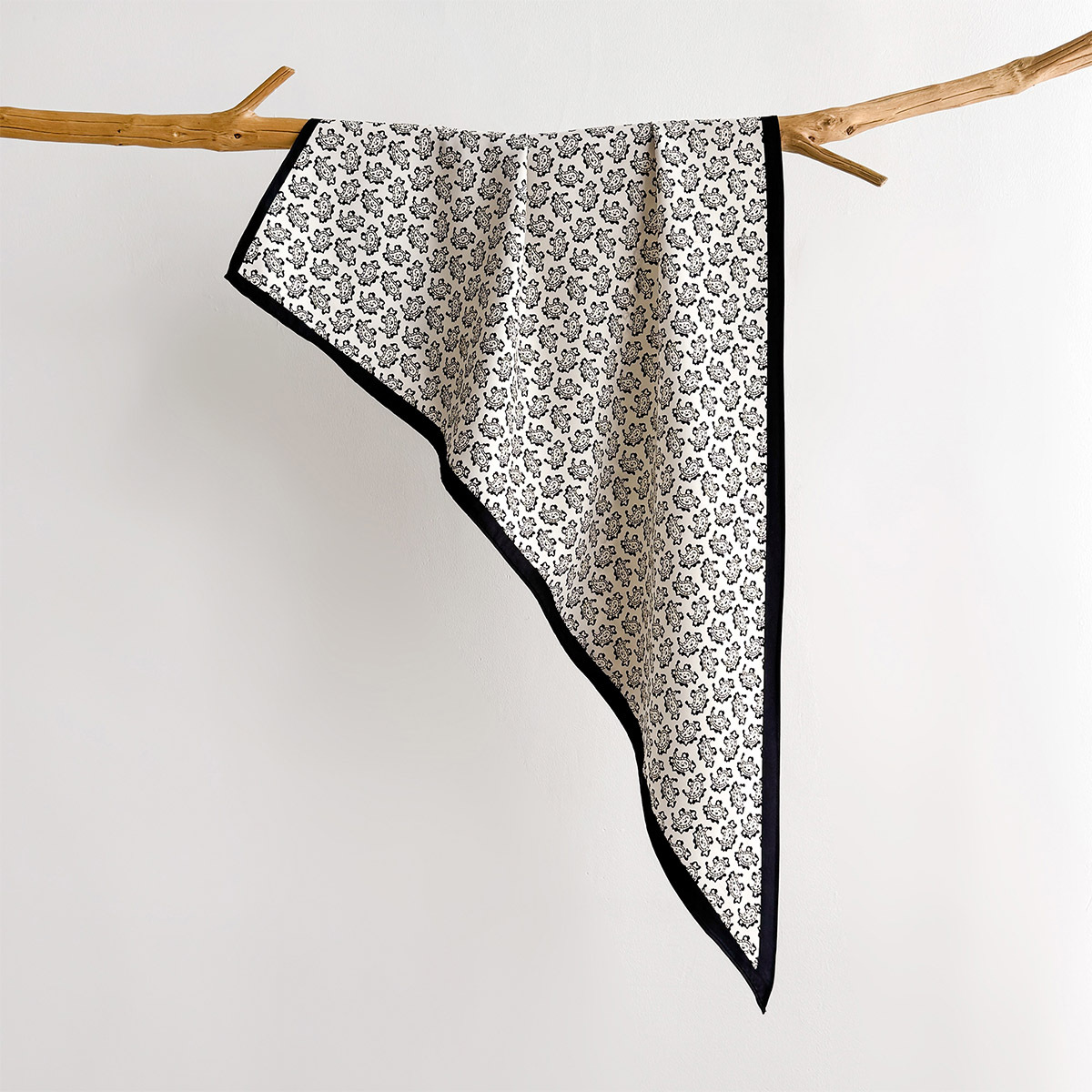 ผ้าพันคอสี่เหลี่ยมพิมพ์ลายดอกไ - Silk Neck Scarf บทวิจารณ์และราคา