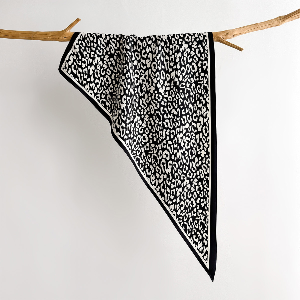 ผ้าพันคอสี่เหลี่ยมพิมพ์ลายดอกไ - Silk Neck Scarf บทวิจารณ์และราคา
